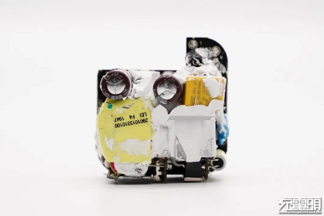 设计|拆解报告：UIBI柚比30W 1A1C氮化镓快充充电器