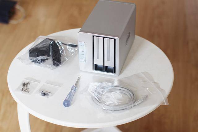 姐姐|NAS怎么玩？除了存放小姐姐，它竟然还有这些功能