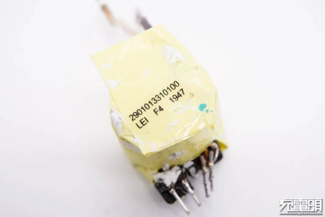 设计|拆解报告：UIBI柚比30W 1A1C氮化镓快充充电器