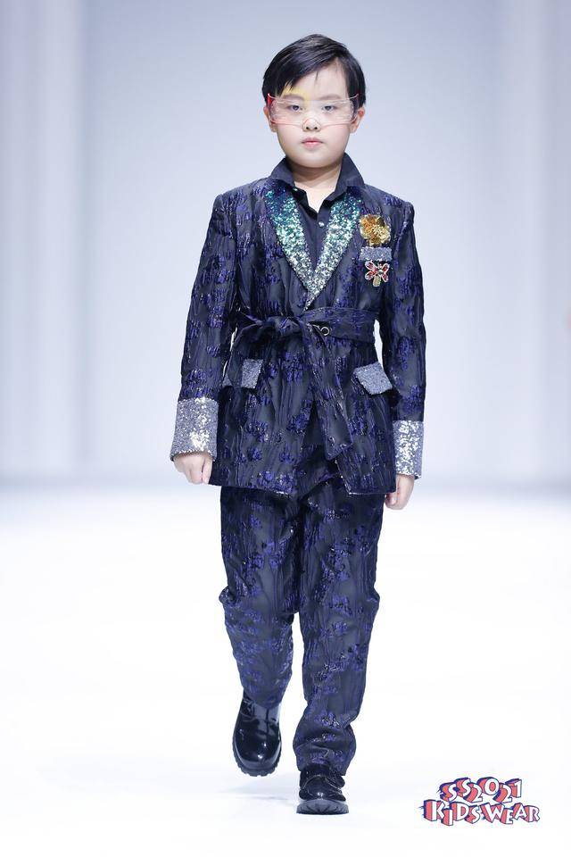 时尚|科技与时尚相融合——FUNNY DREAM高定礼服童装秀