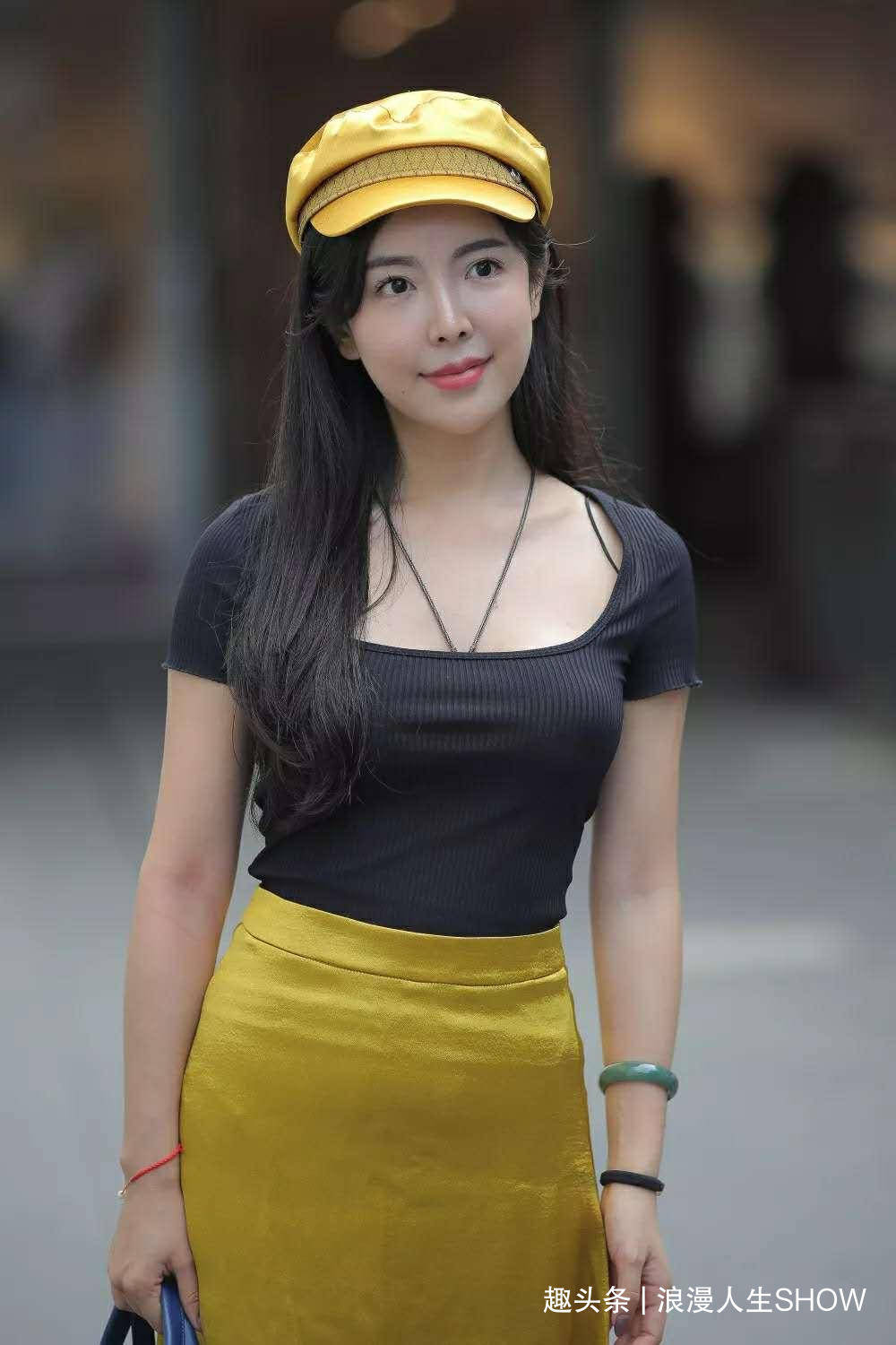 姐姐|气质美女，金色的半身裙，穿出高贵典雅的美