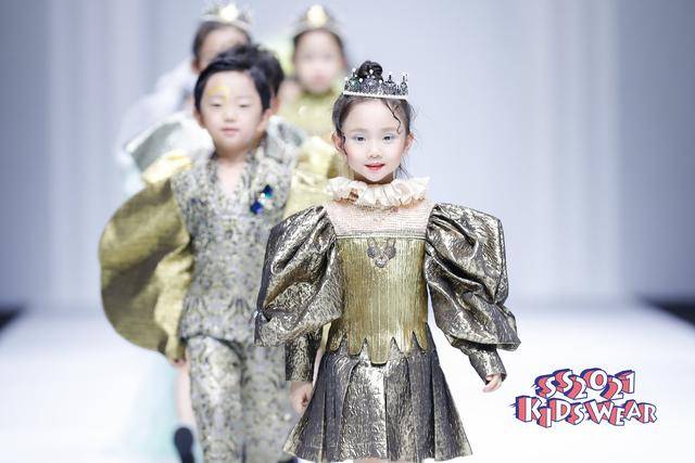 时尚|科技与时尚相融合——FUNNY DREAM高定礼服童装秀