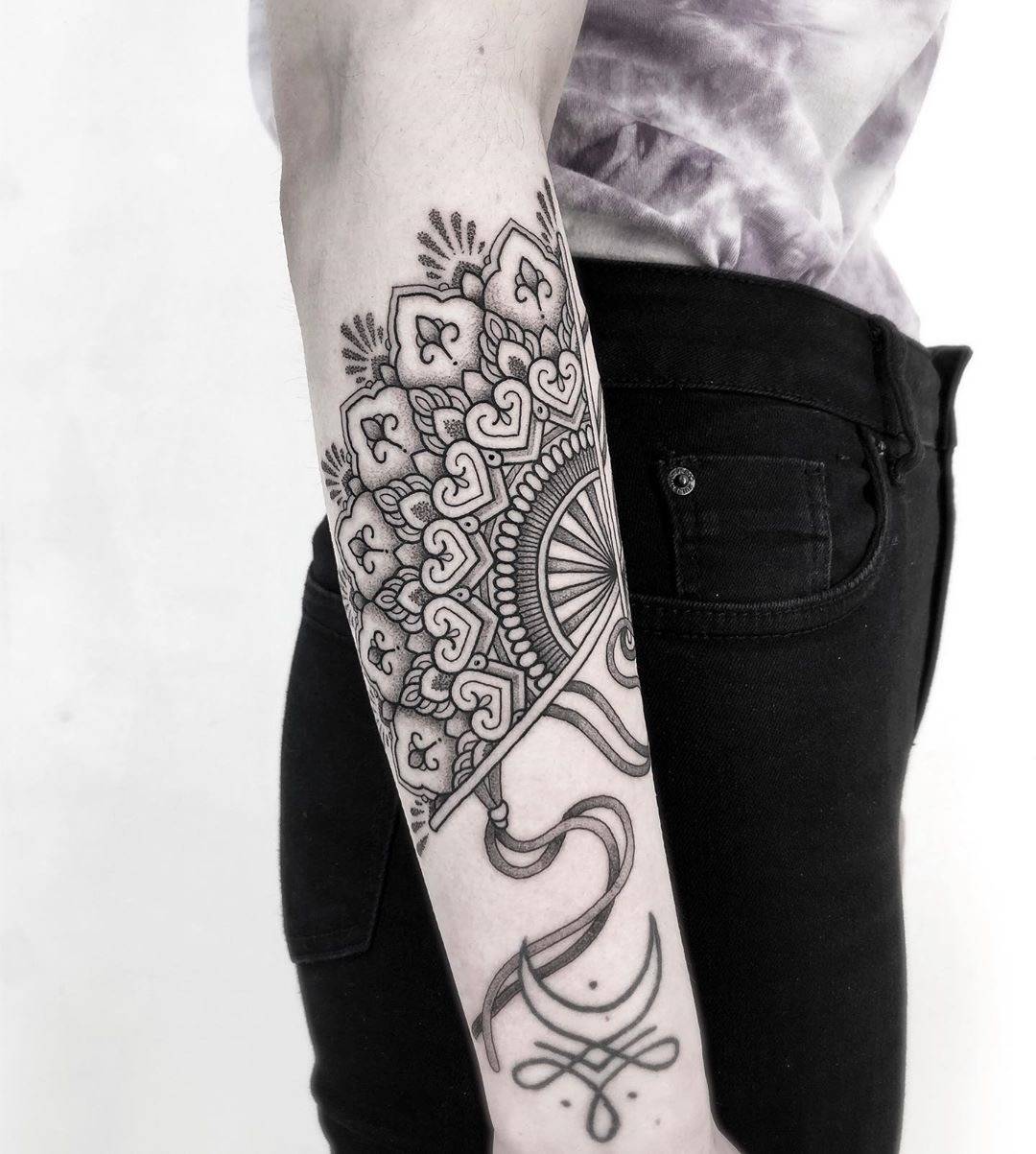 b体育：
上海纹身 点刺图腾纹身图案(图2)