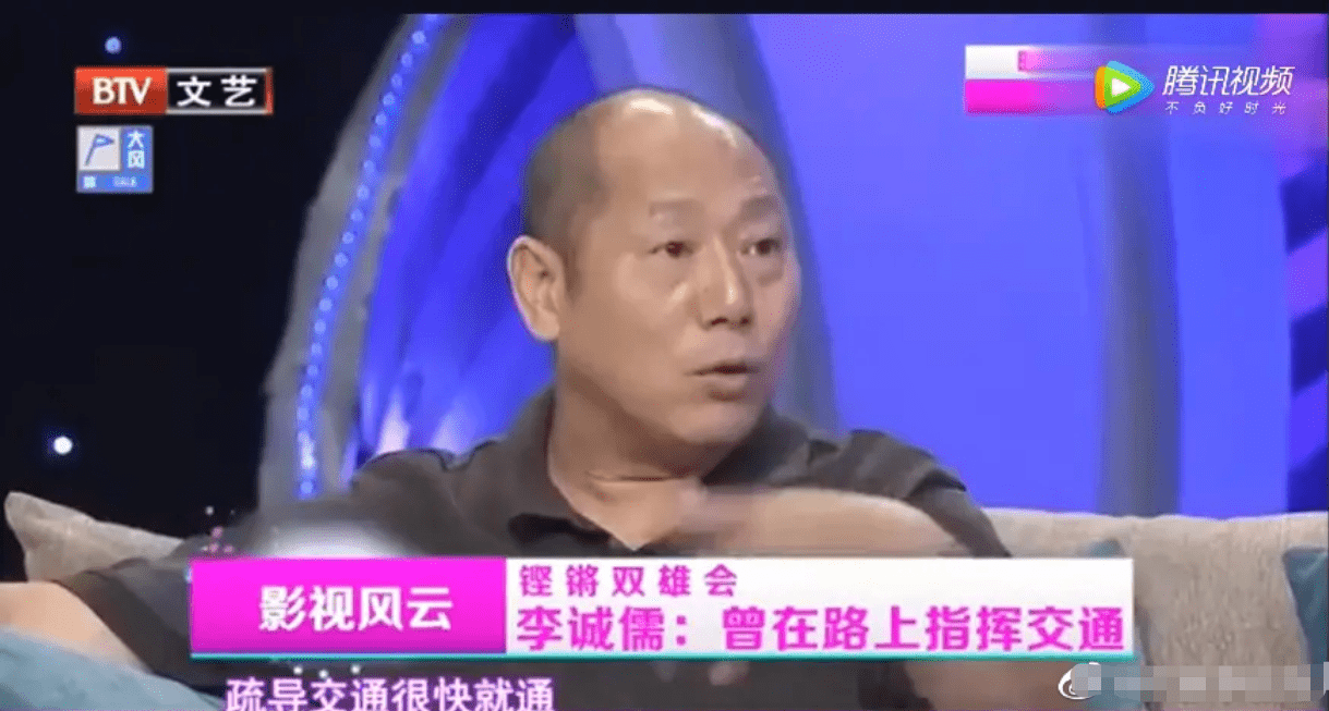 李成儒到底多有钱?他家四合院放风筝,一不小心都会挂到故宫角上