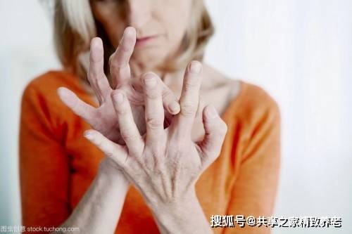 【养老健康】老年人经常性手抖，可能是这些病的先兆