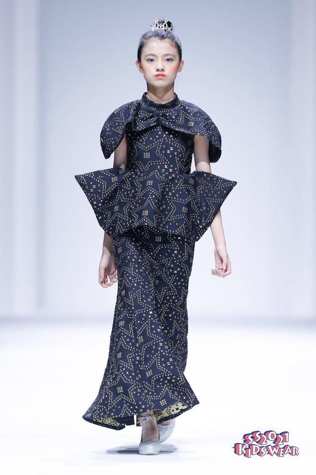 时尚|科技与时尚相融合——FUNNY DREAM高定礼服童装秀