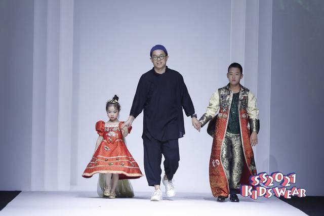 时尚|科技与时尚相融合——FUNNY DREAM高定礼服童装秀