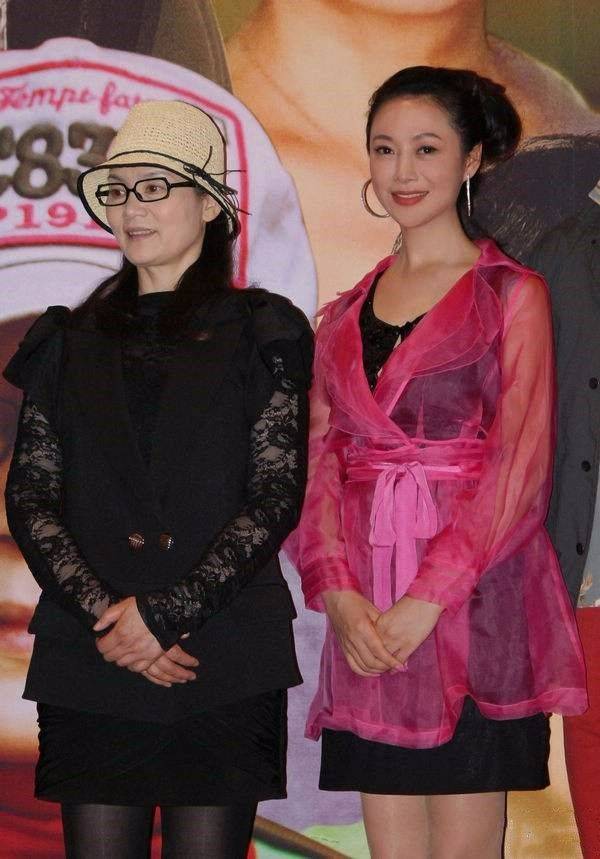 特征|潘虹有很明显的老年人特征,从不穿年轻的衣服,65岁一样漂亮!