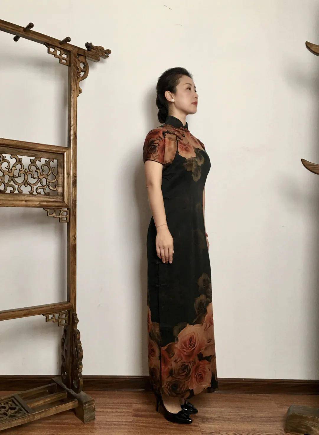 东方旗袍|有一种韵味,叫穿香云纱的女人
