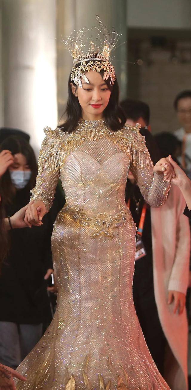 宋茜女神造型被群嘲，本人晒出泳装照大秀好身