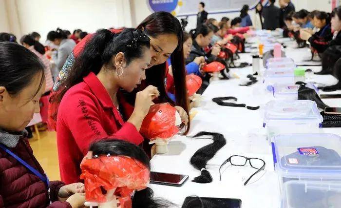 假发|帮全球时尚男女“制假”，她们赚到了第一桶金