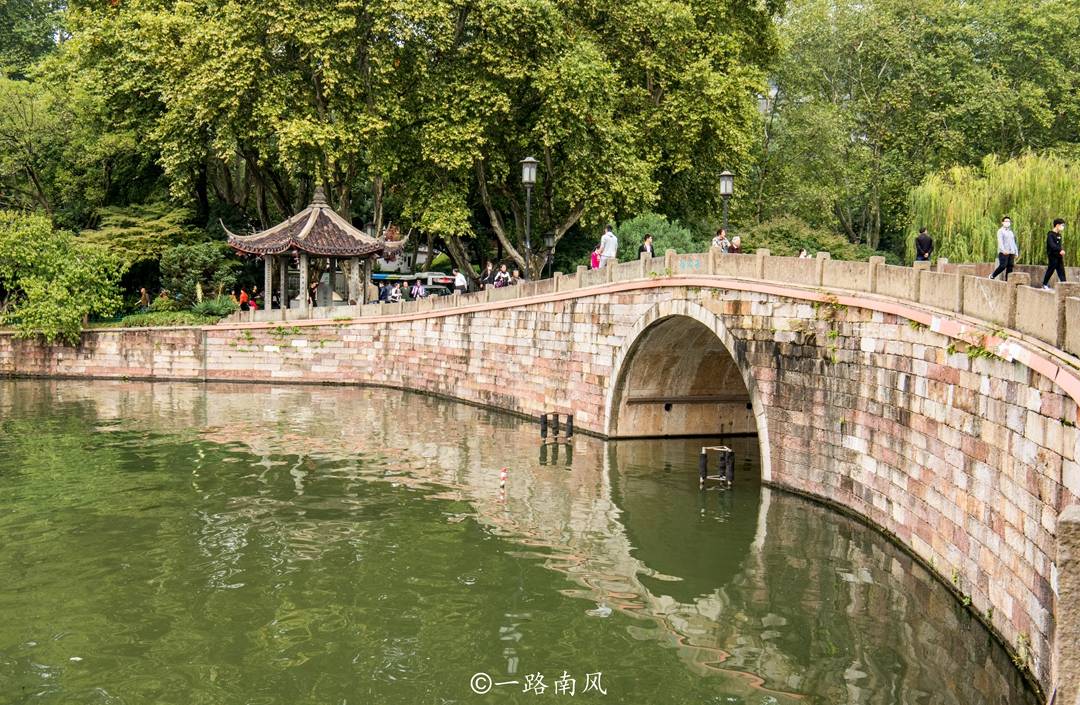 名臣|杭州有个特别的景点，主角不是神仙和名臣良将，而是一个古代名妓