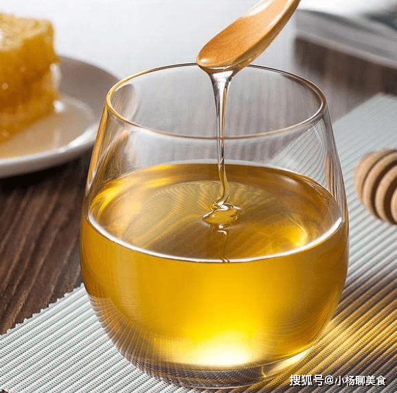 什么时间喝蜂蜜对身体最好 24425ad3cee84c4ea6a7404a34feb79b.png