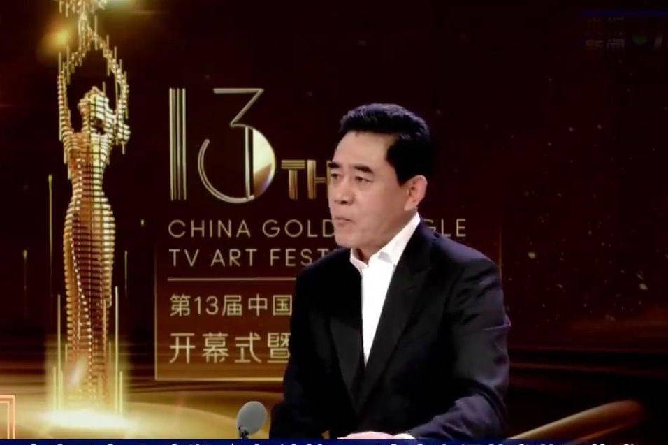 金鹰节颁奖现场：宋茜一脸不屑，王一博略显油