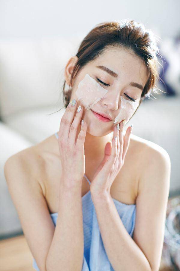 鸡肋|化妆水是鸡肋还是真的有用？用错方法神仙水一样只是瓶水