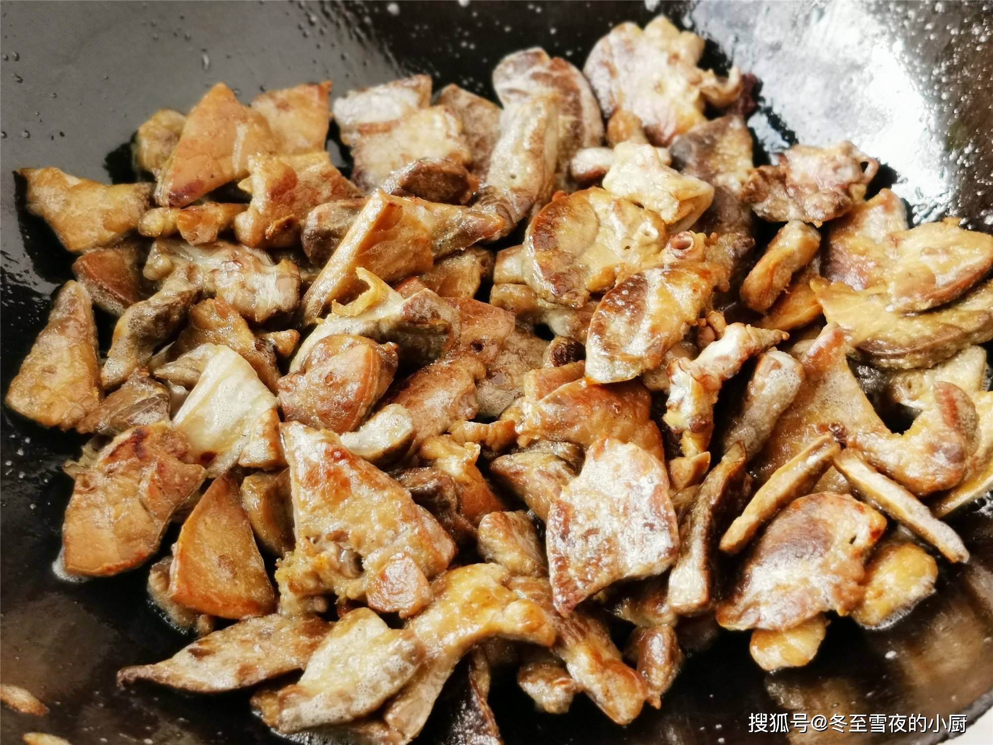 干花椒怎么炸油 5085201da32e42558bba70794b387d38.jpeg
