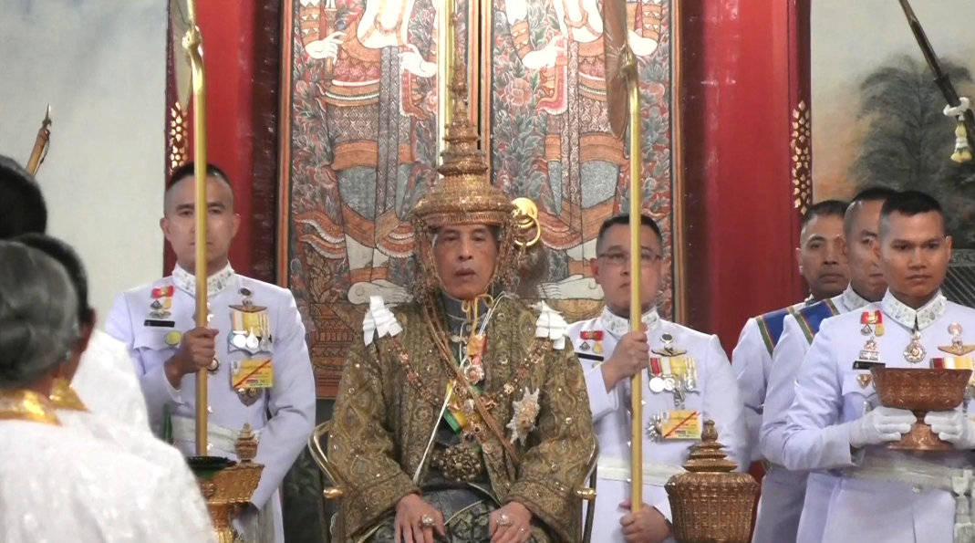 民众觉醒？泰国也乱了年轻一代走上街头和王权对峙