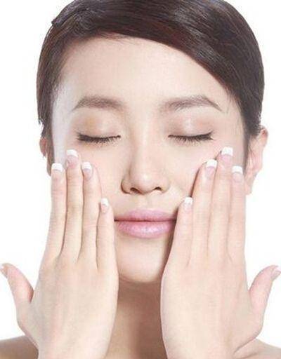 鸡肋|化妆水是鸡肋还是真的有用？用错方法神仙水一样只是瓶水