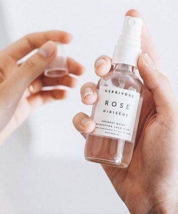 鸡肋|化妆水是鸡肋还是真的有用？用错方法神仙水一样只是瓶水