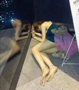 广西少女深夜醉酒回家，遭小区保安扒衣：你大