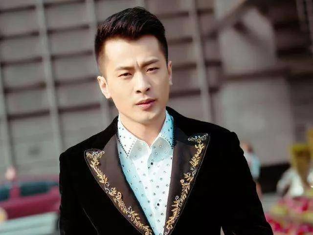 与辛巴起争执保安被开除，网红主播与明星差的