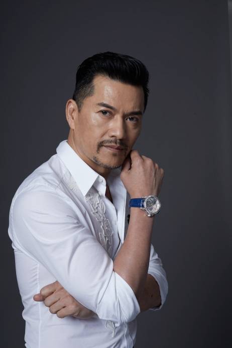 吕良伟|吕良伟精湛画功加持！万希泉限量版吉利彩鸡陀飞轮腕表问世