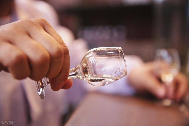 国凰白酒课堂丨白酒品评实践操作品酒物品的准备
