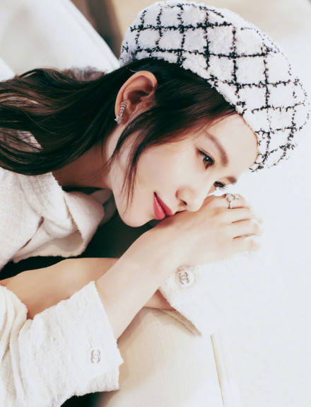 宋茜|刘诗诗宋茜两代金鹰女神同框，当妈后的诗诗小V脸又美又瘦，气质出尘