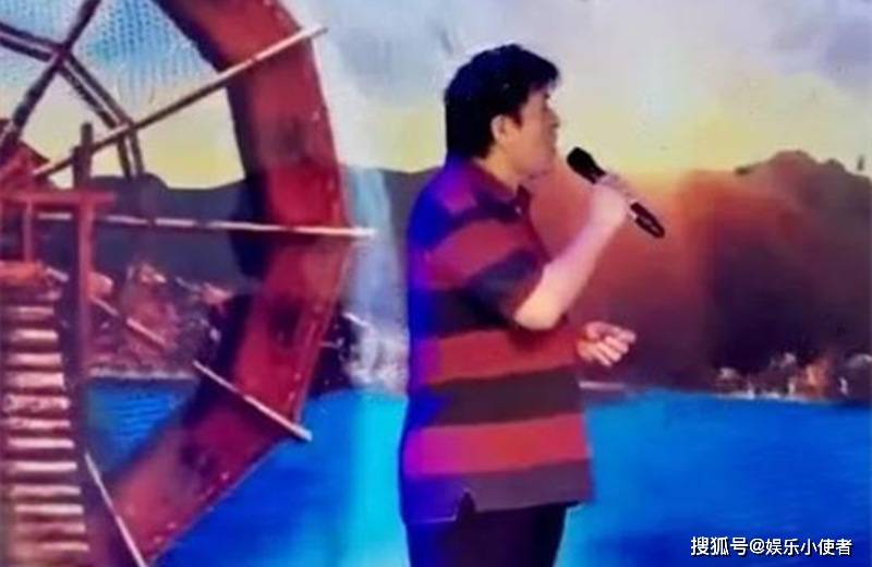 毕福剑罕现身 与美女对唱靠才艺赚钱 可惜大肚腩抢镜!