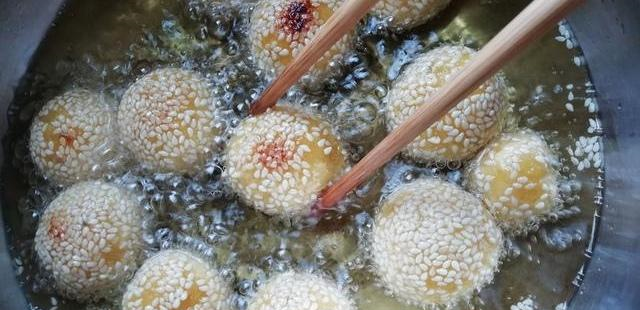 咋样做红薯丸子好吃窍门 afc6bb4051b1474284eef022eab41505.png