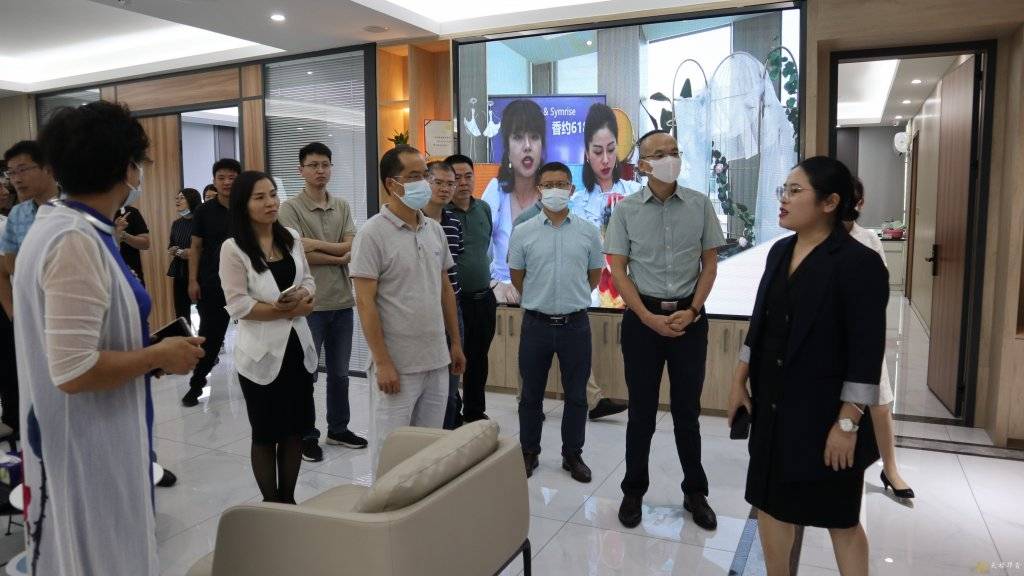 副部长,工商业联合会(总商会)党组书记 邓华文:广州天禄华鑫科技公司
