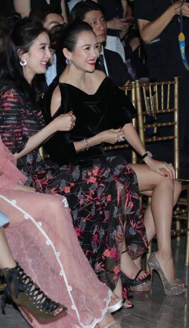 摄影|杨幂生图看起来很明艳，被学摄影网友戳穿真相，是被锐化过