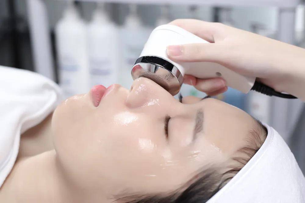 皮肤管理综合仪的超声波导入手法