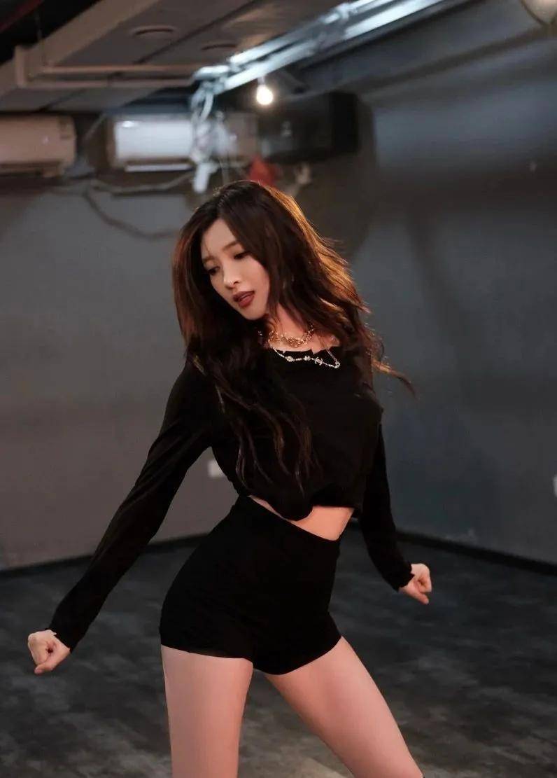 偶像|为什么现在整形技术越来越发达,选秀选手却长得越来越丑?