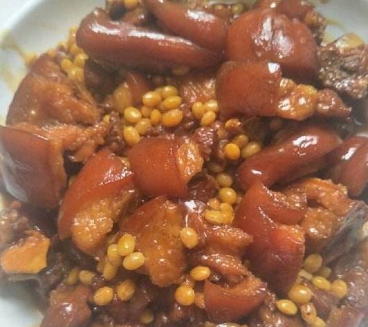 猪脚炖黄豆做法家常菜 43304dc4f6c540328390862d187f0438.jpeg