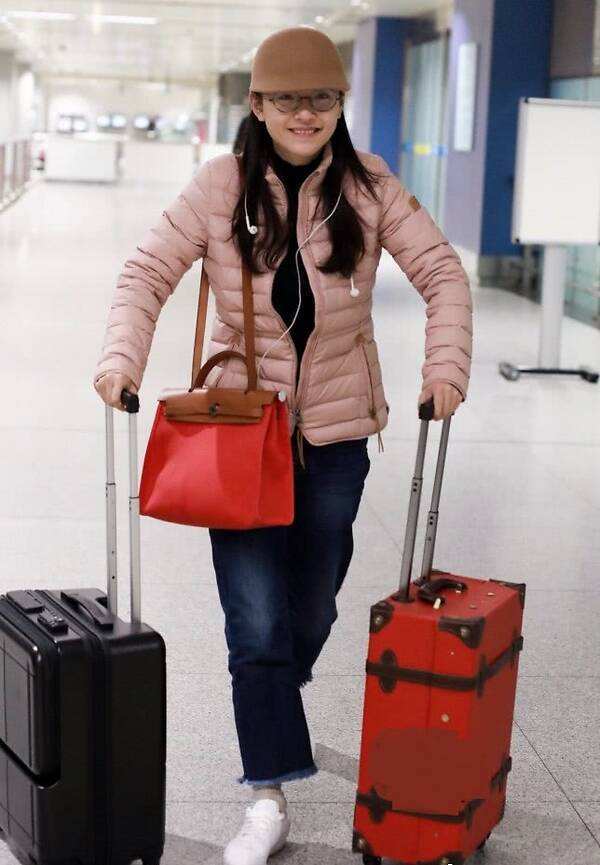 后移|吴倩近照很憔悴，发际线后移眼窝深陷，才28岁就没了少女感！