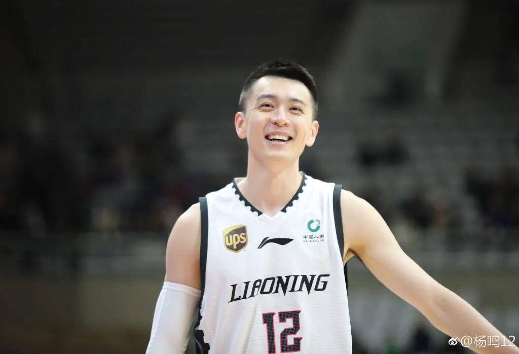 消音|爆粗口被全程消音上热搜，脸却帅成颜值天花板…