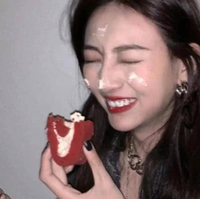 零食|这3种零食使劲儿吃，悄悄逆袭“冷白皮”皮肤“蜡黄”的女生