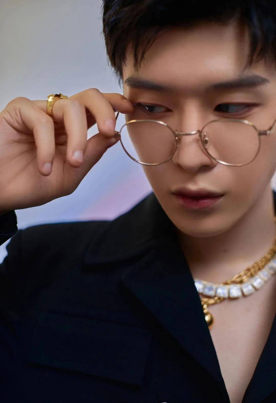 偶像|为什么现在整形技术越来越发达,选秀选手却长得越来越丑?