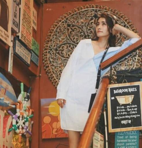 装配|柴碧云格纹西装配百褶裙亮相，展现摩登慵懒气质，30岁长这样？