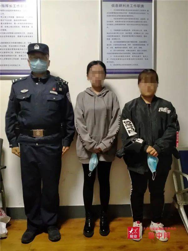 淄博一商场内,两名年轻女子盗窃被抓