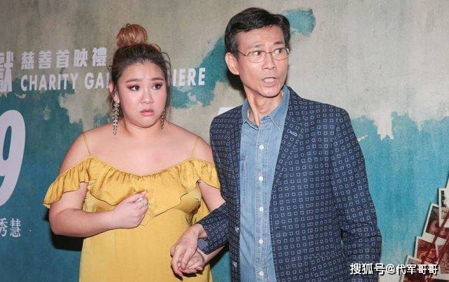 33岁郑欣宜近况曝光,如今用手机约会软件相亲