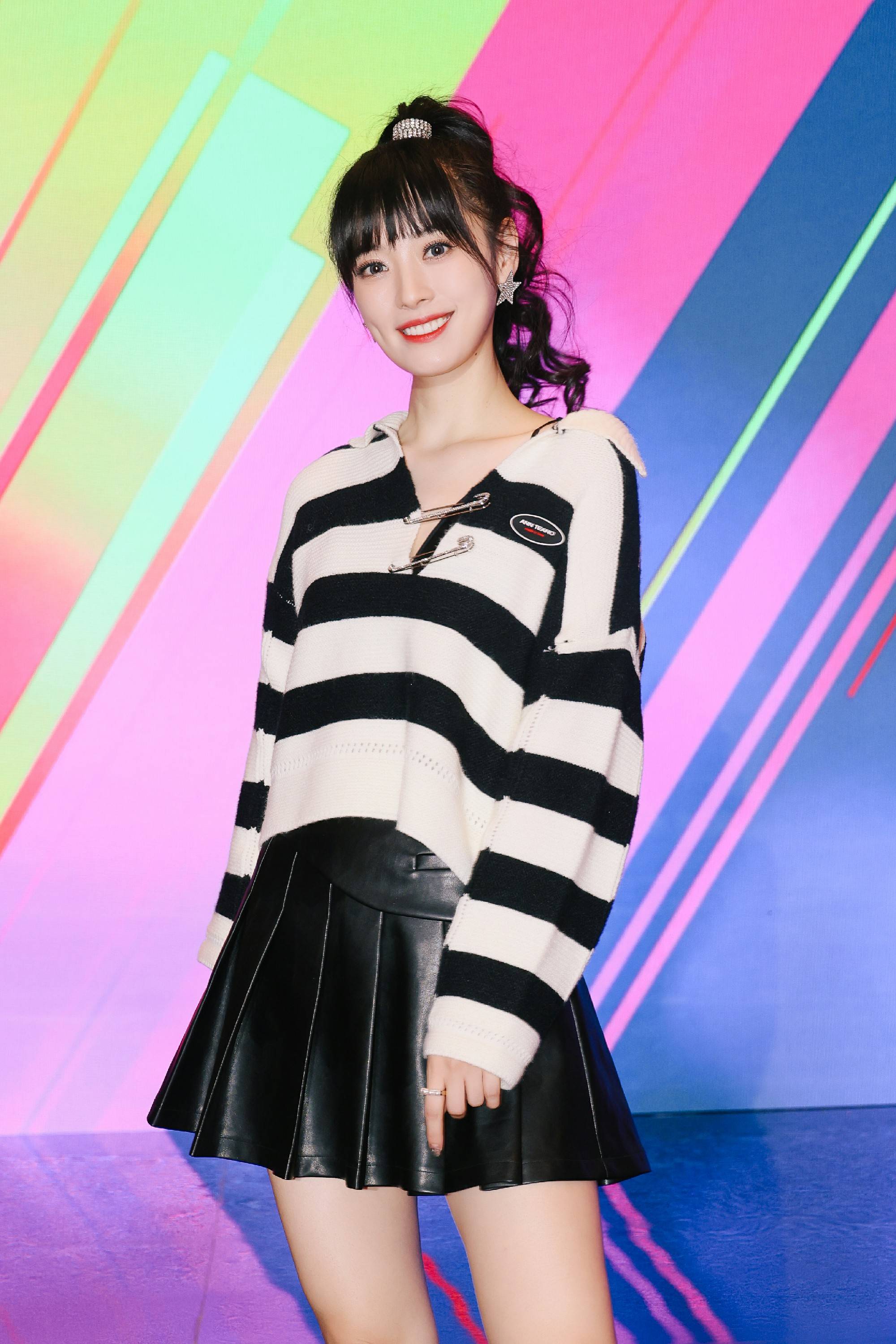 司雯嘉主持东方卫视开放大会 高马尾清爽甜美|司雯嘉主持东方卫视开放大会 高马尾清爽甜美