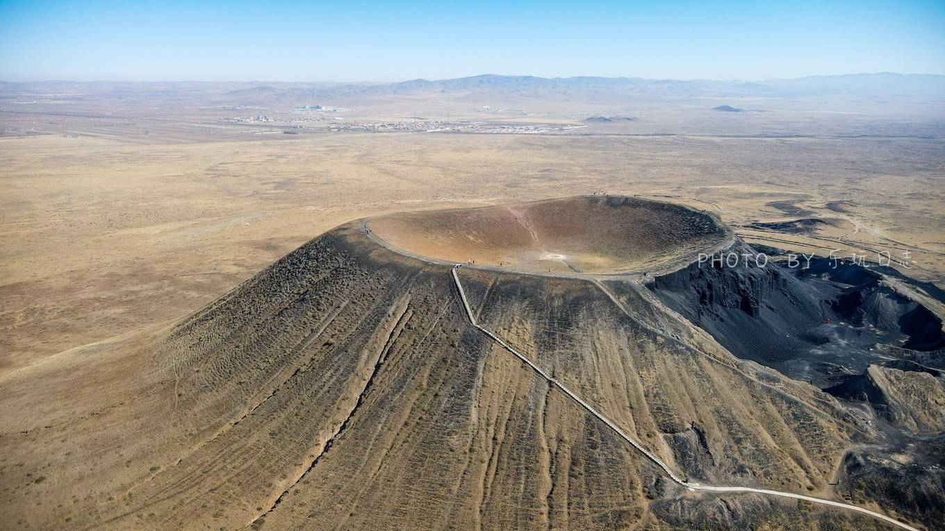 原创金秋最完美的自驾圣地乌兰察布火山群熔岩地貌非常神奇