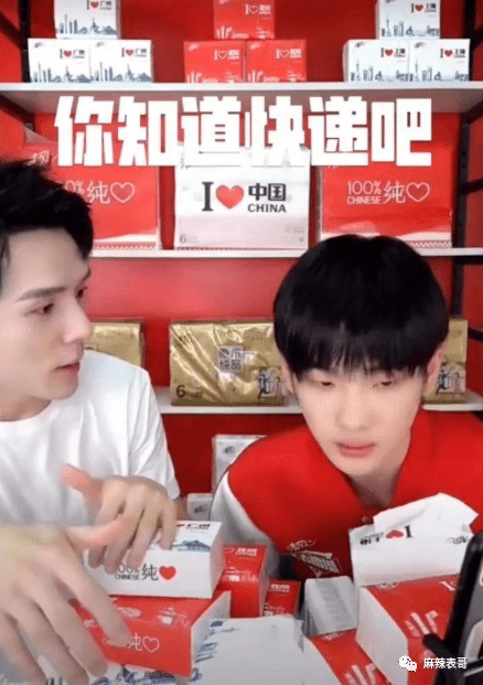 曲婉婷|爸妈老赖,周震南却戴60万手表,这是男版曲婉婷?