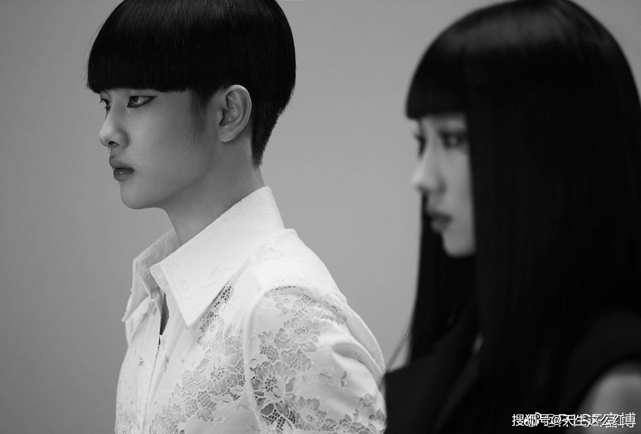 周震|原创老实人还在还钱，聪明的老赖，子女已经在娱乐圈割韭菜了