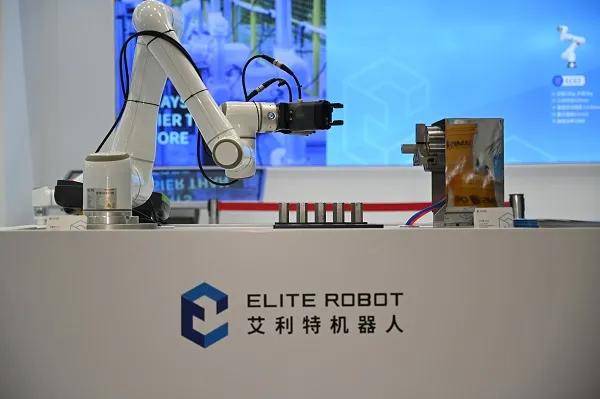 协作机器人市场价格 587f8418435e4341936c97940c466f27.jpeg