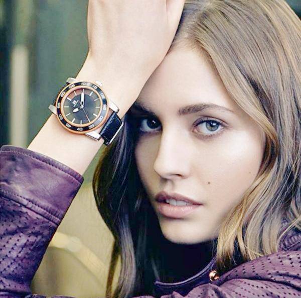 手表戴在左手还是右手好女的 5d9a2e3aeb1541938f19dbd0b24a3ca1.jpeg