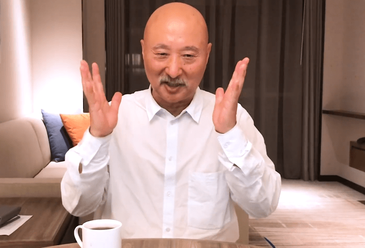 陈佩斯重回央视上热搜,66岁满脸皱纹显苍老