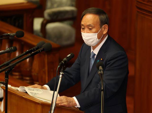 特朗普连任前景不明，老朋友日本左右为难，菅